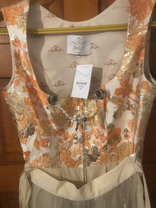 Уникална чисто нова немска носия