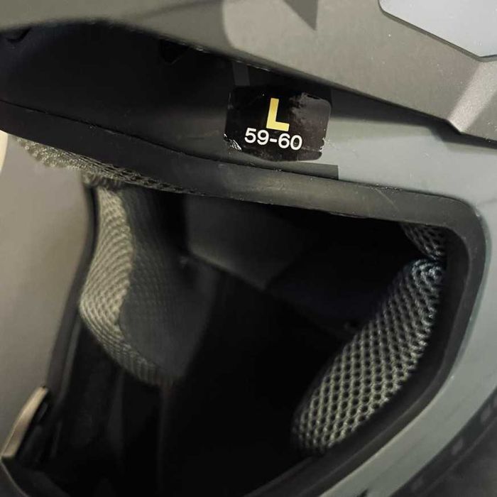 Каска CUBE Status 100