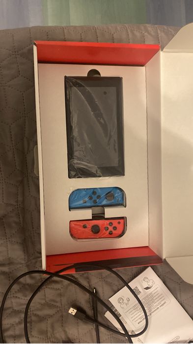 Vând nintendo switch V2