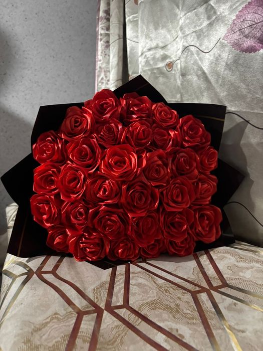 Атласные розы подарок