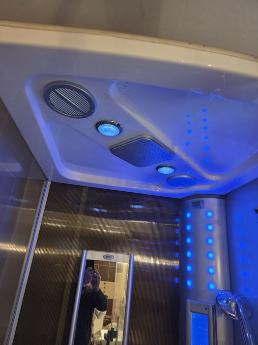 Cabina dus cu cadita si accesorii