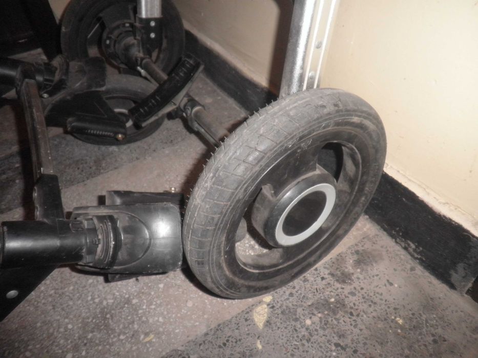 Продавам  количка  .