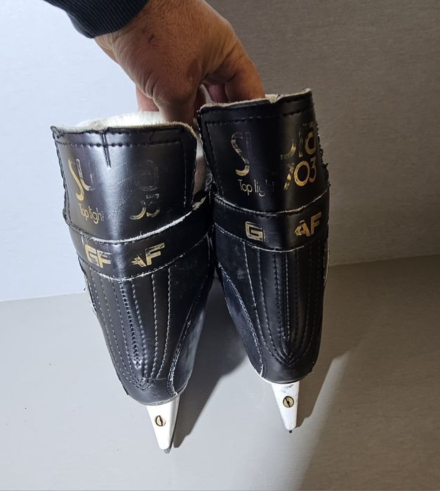Patine 84 hochei hockey Graf supra 703   marime   45 ( 29   cm lungime interioara). Pentru alte modele vezi anunțurile mele.