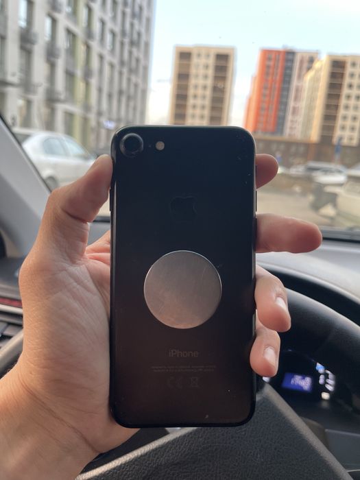 Продам iPhone 7