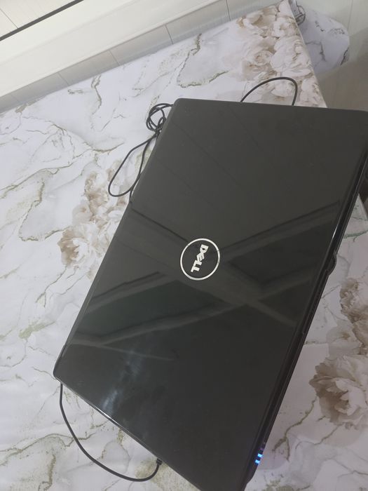 Ноутбук      DELL