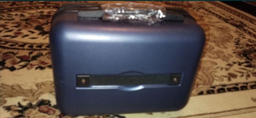 Срочно чемоданчик сатылады новыи колданбаган