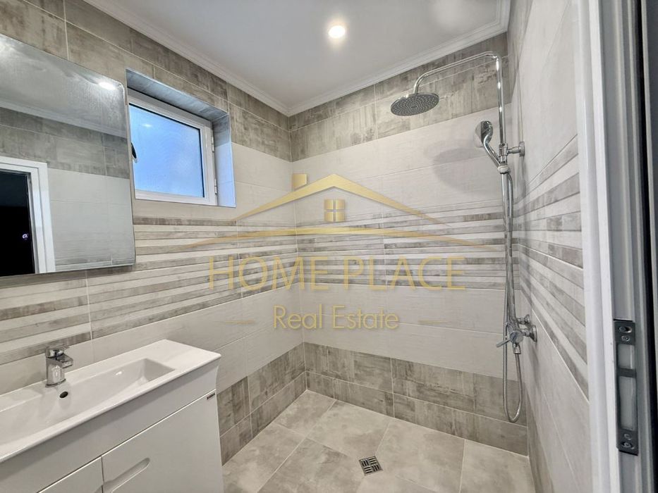 Тристаен етаж от къща в кв.Виница