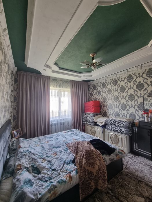 Чирчик дом сотилади 2 хона 1 микрайон с мебелью