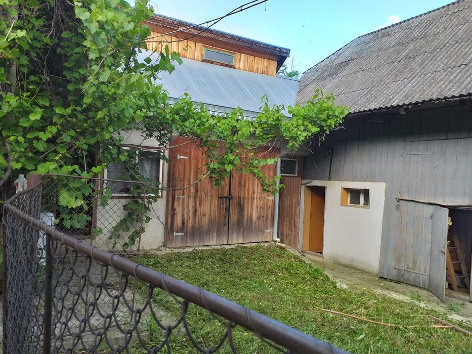 Casa de vanzare + Anexe + teren 1ha Solonet / Suceava