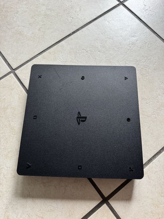Playstation 4 ps4 de 500gb si 2 jocuri.