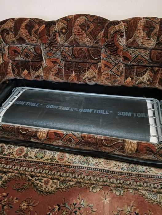 Плюшен диван от пет части.