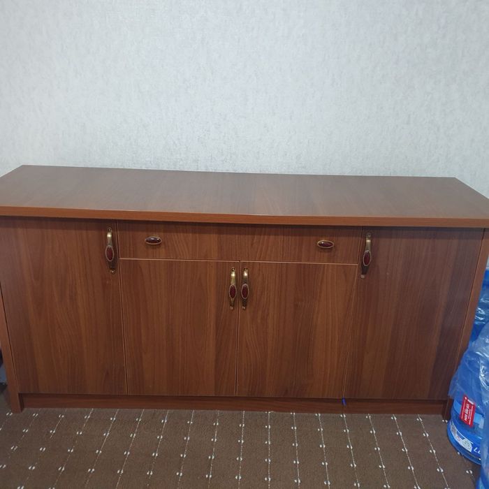 Komod mebel sotiladi