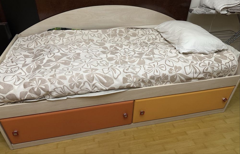 Спальный гарнитур