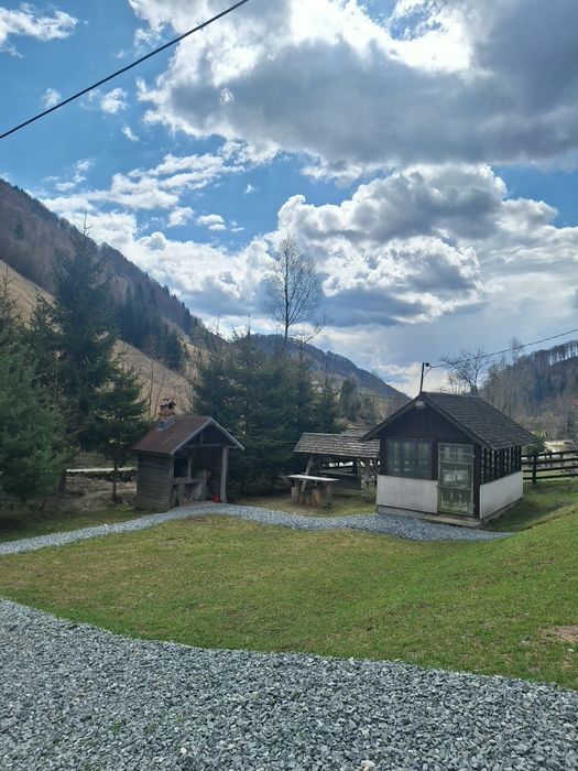 Închiriez casă de vacanță la munte