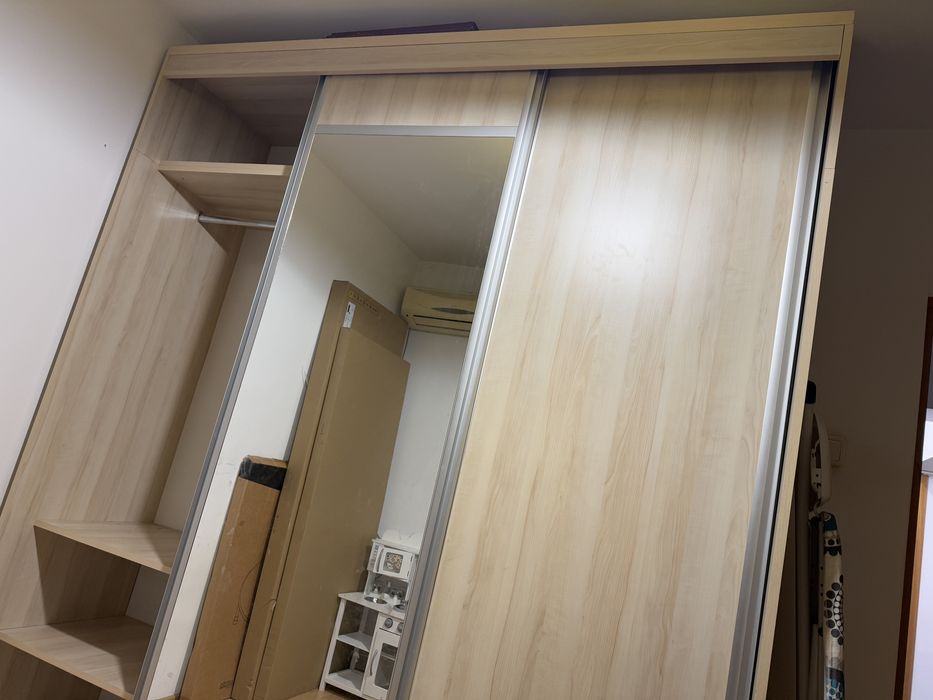 Dulap 211 lungime, 58.5 adancime, 237 inaltime