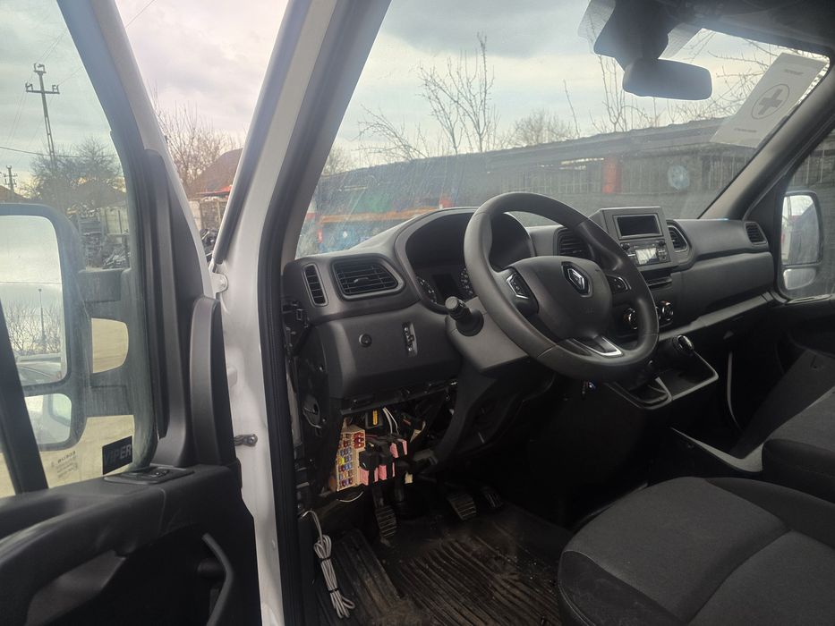 Dezmembrez Renault Master 2022