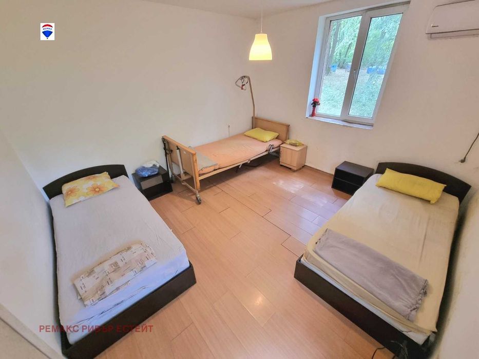 Хотел за продажба в с. Николово, лесопарк Липник