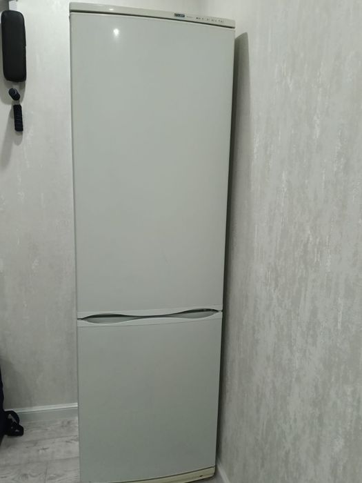 Холодильник с морозильником