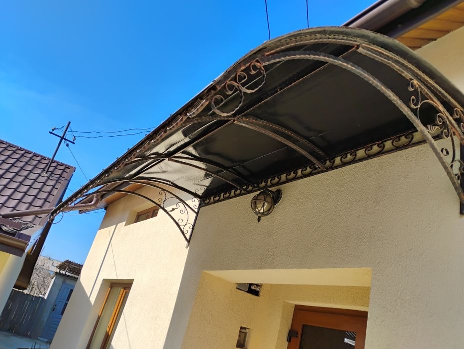 Copertină din țeavă amprentată