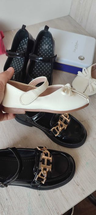 Продается обувь на девочку