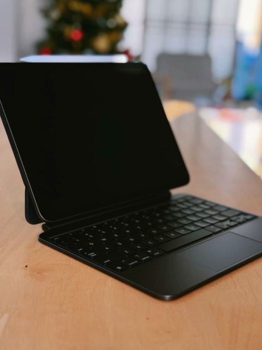 Ipad pro 11 m4 256 как новый с кейборд
