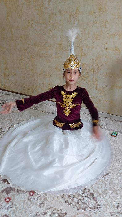 Продам платье на 8-9 лет