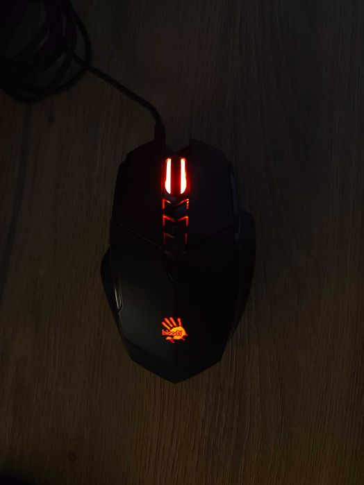 А4Tech Bloody V7M геймърска мишка