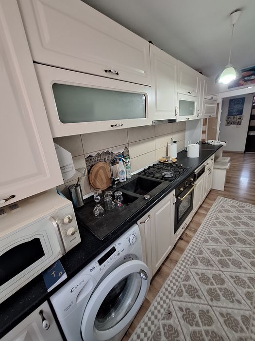 Se inchiriaza apartament cu 3 camere