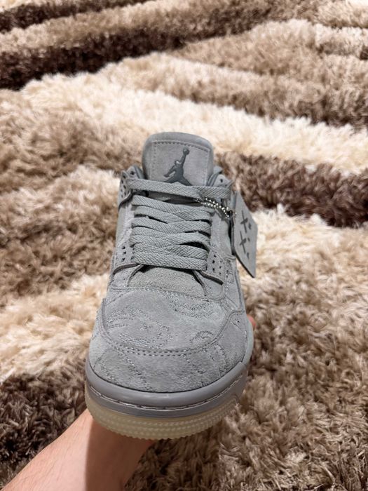 Jordan 4 Kaws Noi