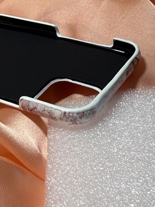 Huse model Dior pentru iPhone