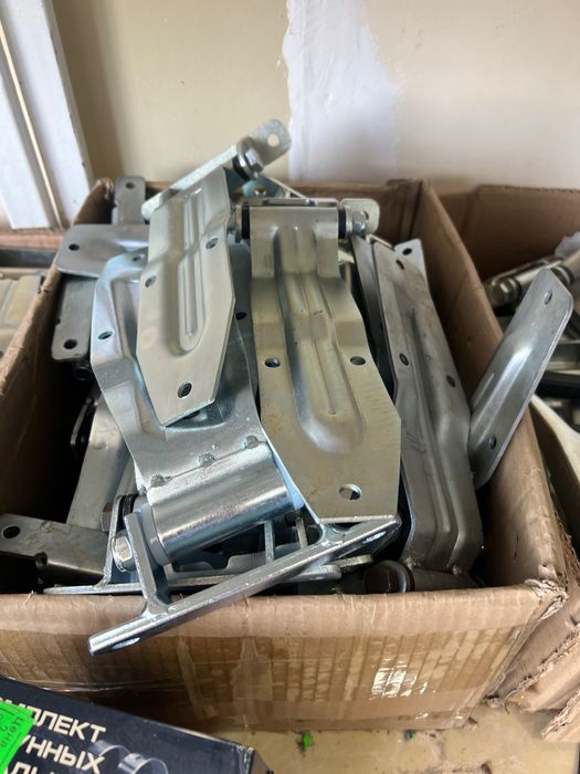 Фурнитура сотилади