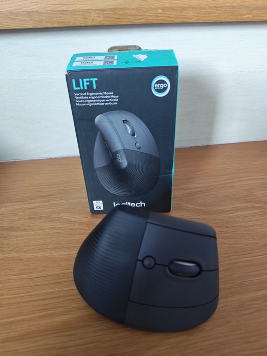 Безжична вертикална ергономична мишка Logitech LIFT Vertical Ergonomic Mouse