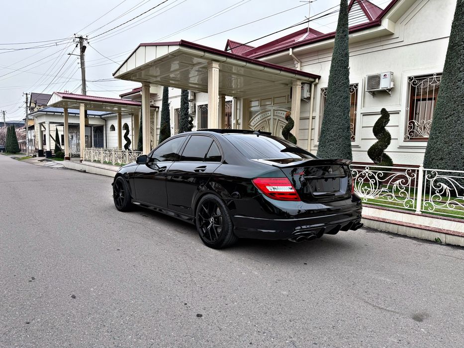 Mercedes W204 BRABUS Body Kit Состаяние Зор Пробег 198000Км