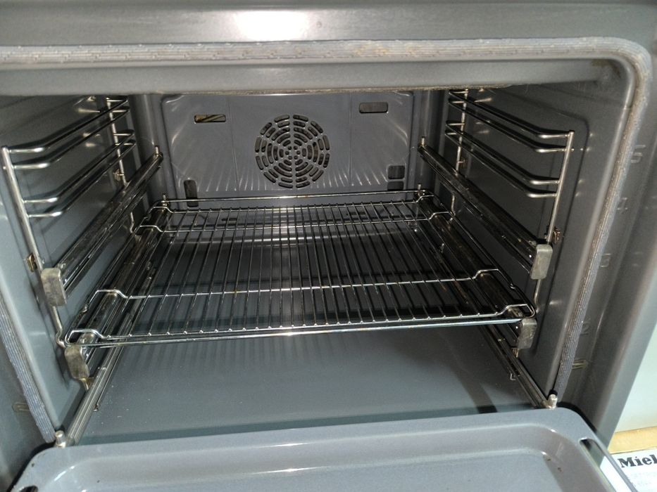 Фурна с керамичен плот Siemens - HE63AB510 Пиролиза.