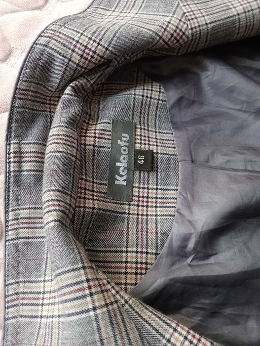 Продам клетчатый костюм тройка