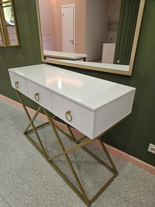 Консоль с зеркалом