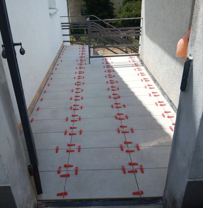 Amenajari interioare/exterioare Montaj gresie-faianta,parchet, zidarie