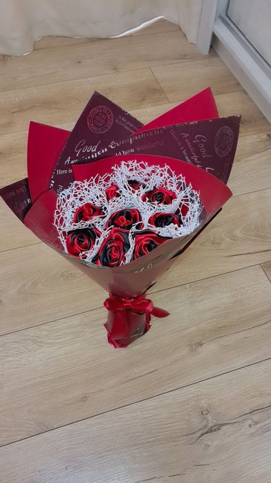 Buchet de 9 trandafiri din satin în 2 culori