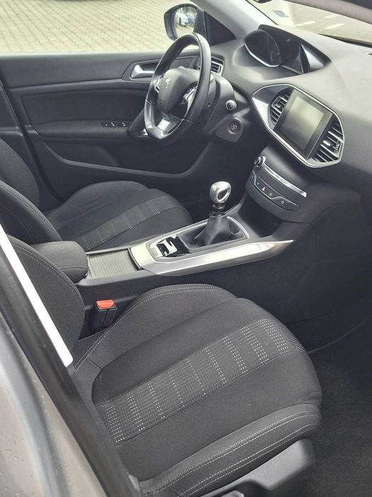 Автомобил Peugeot 308 1.6 HDI