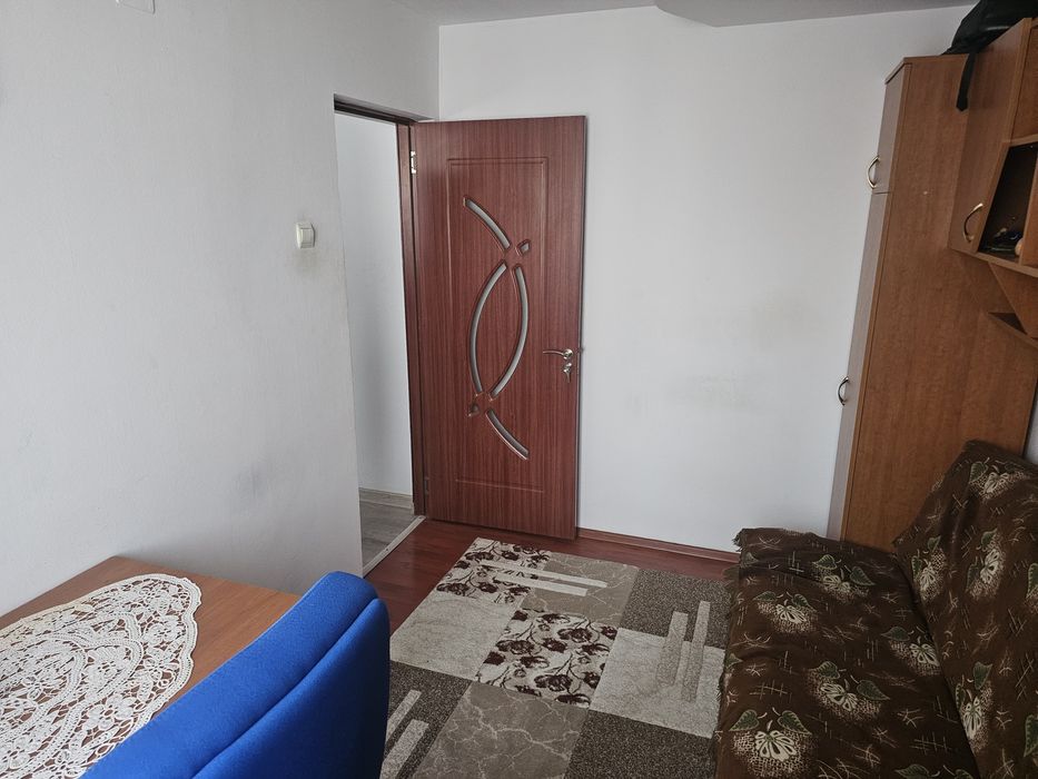 Apartament 3 Camere zona Piata 9 mai de închiriat