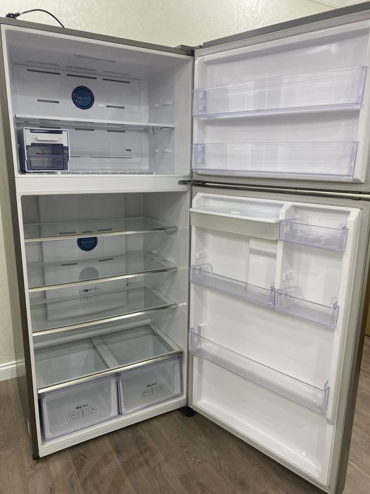 Холодильник Samsung