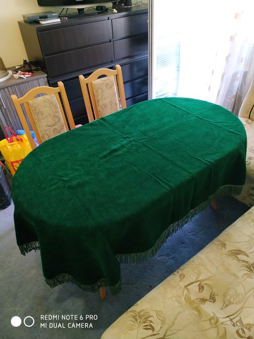 Български народни престилки ,конци за плетене,покривка,платове.