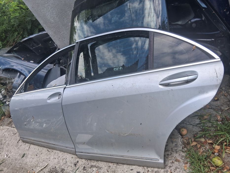 Usa partea stanga  Mercedes S Class W221  2011