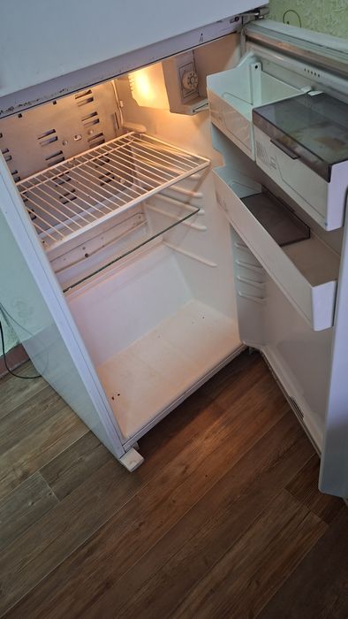 Работающий холодильник