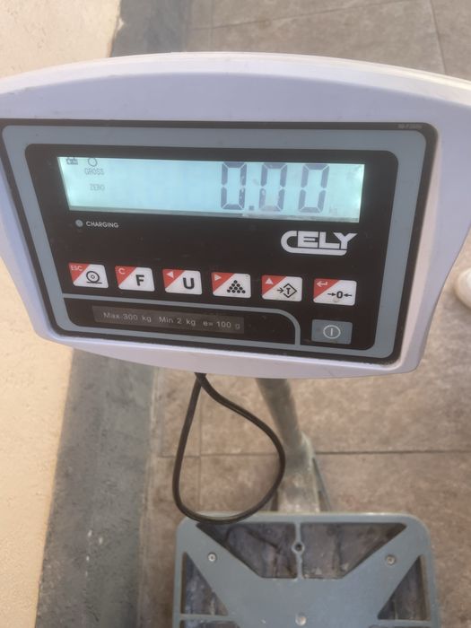 Vând cantar  DIBAL  CELY