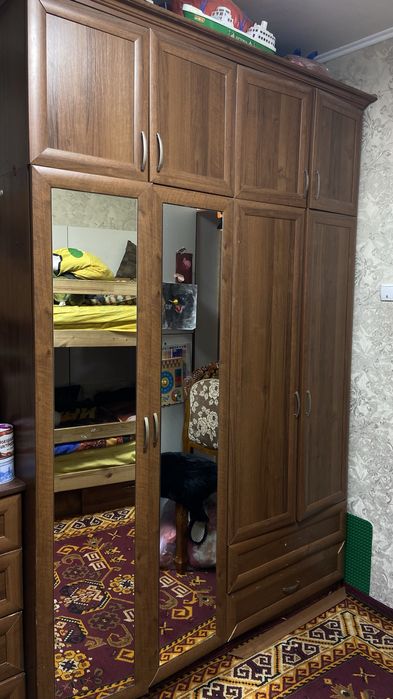 Продам стенку / шкаф и комод