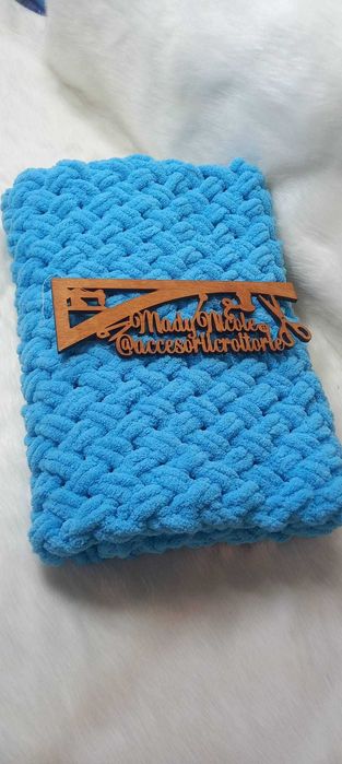 Paturica  bebelusi  pufoasa Hand Made  Dimensiuni 85/85 cm