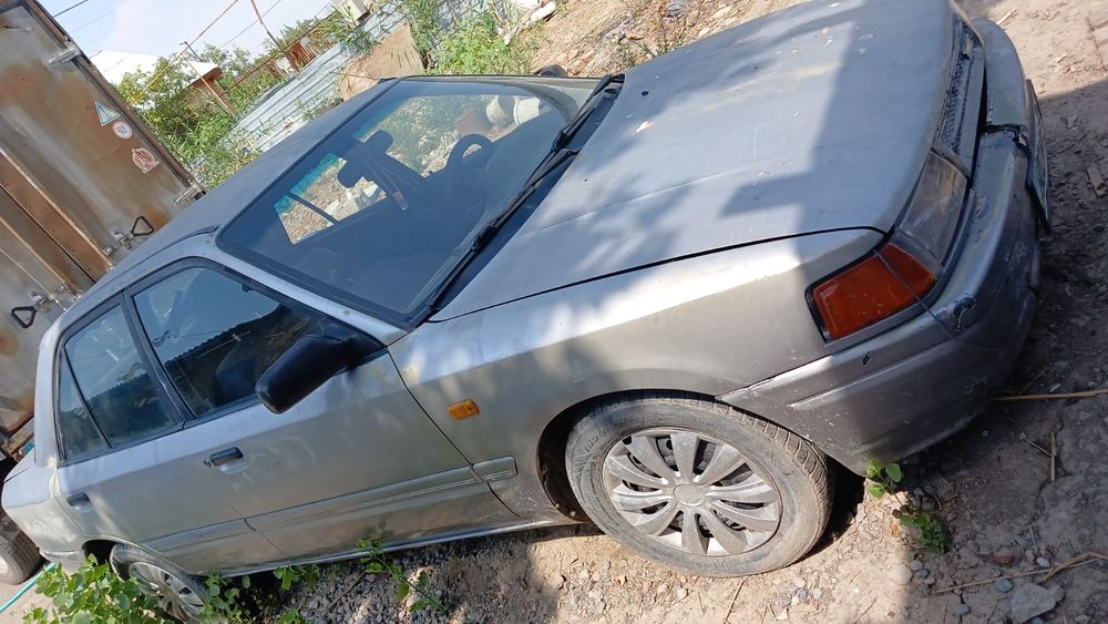 Продам машину Мазда 323