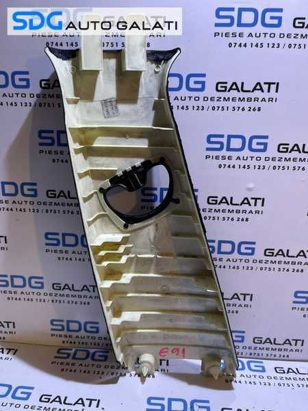 Plastic Capac Centura Siguranta Stalp Prag Dreapta Intre Portiere BMW Seria 3 E90 E91 2004 - 2011 Cod 7058336