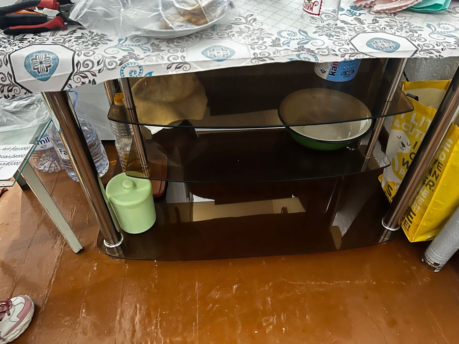 Столик под телевизор